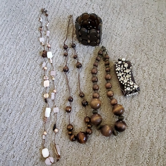 Lot of 3  necklaces and 2 bracelets - Picture 1 of 2
